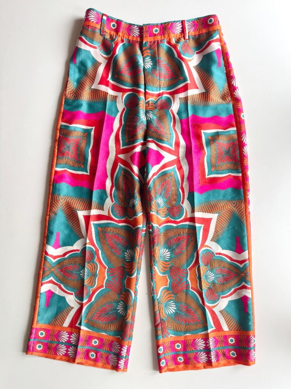ZARA Multi Color Scarf Print Satin Twill Mid Rise Wide Leg Trouser Pants, Size M